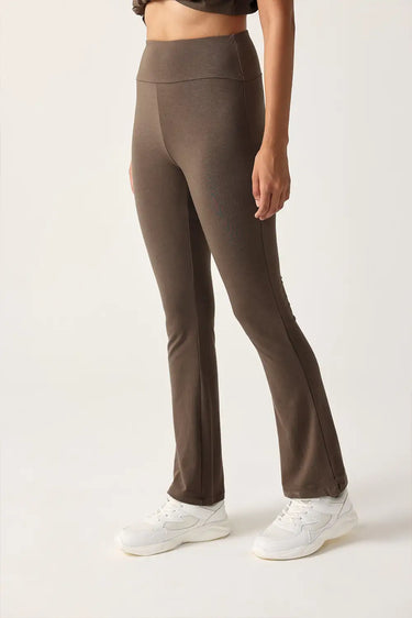 #color_tarmac-brown